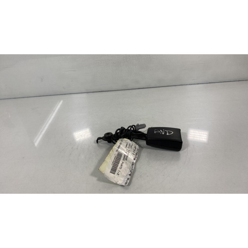 Attache ceinture avant droit FIAT GRANDE PUNTO Photo n°3