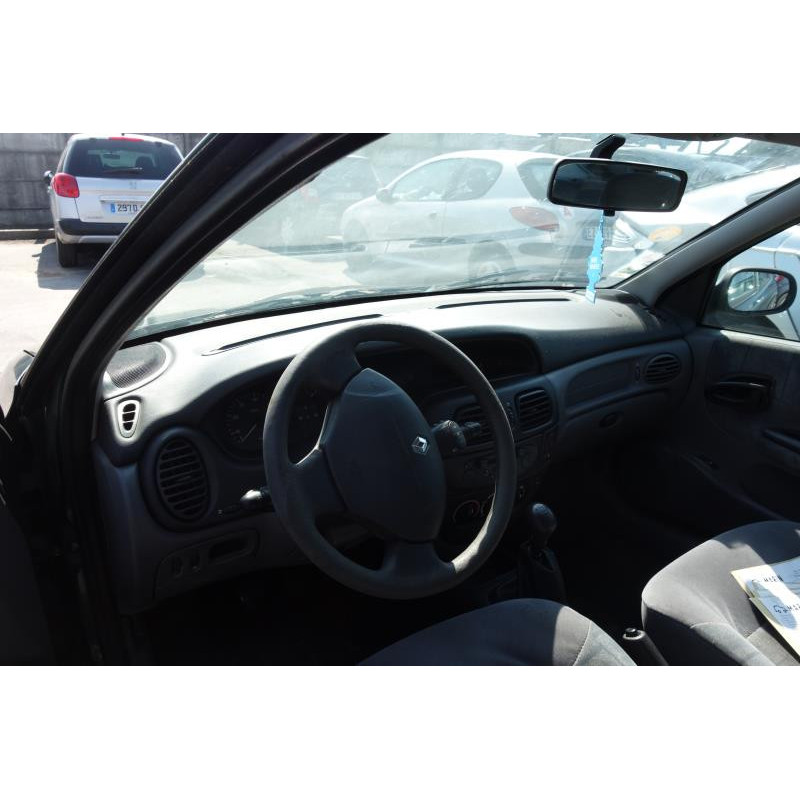 Ceinture arriere gauche RENAULT MEGANE 1 Photo n°8