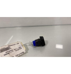 Bouton de warning PEUGEOT 208 1