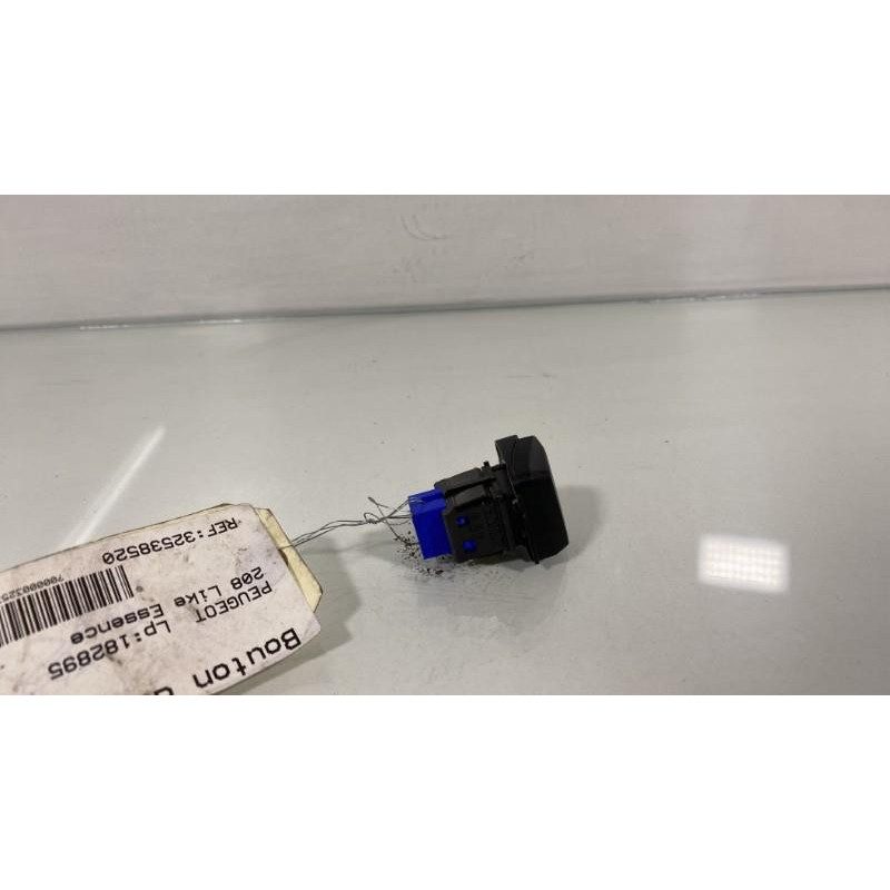 Bouton de warning PEUGEOT 208 1 Photo n°2