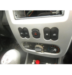 Leve vitre electrique avant droit DACIA SANDERO 1