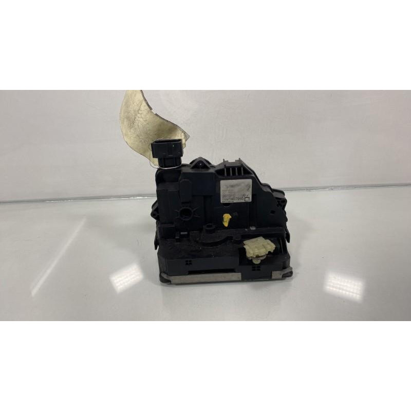 Serrure avant droit OPEL CORSA D Photo n°3
