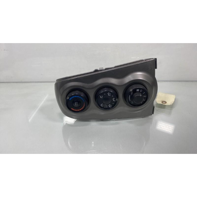 Commande chauffage TOYOTA YARIS 2 Photo n°1