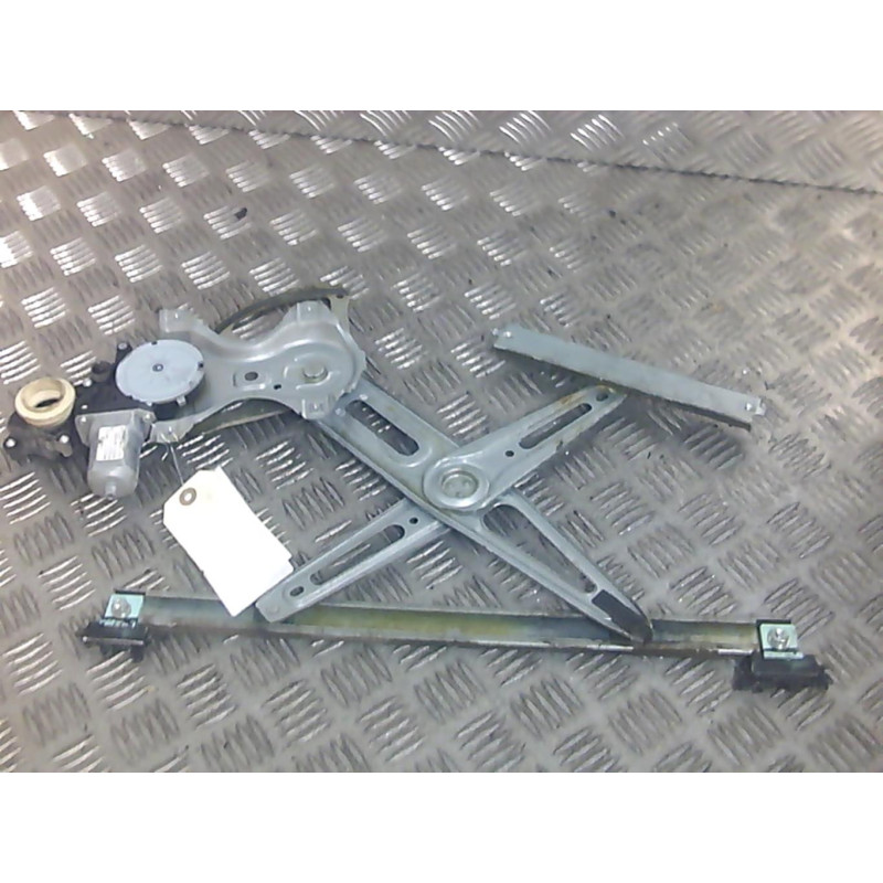 Leve vitre electrique avant gauche TOYOTA YARIS 2 Photo n°1