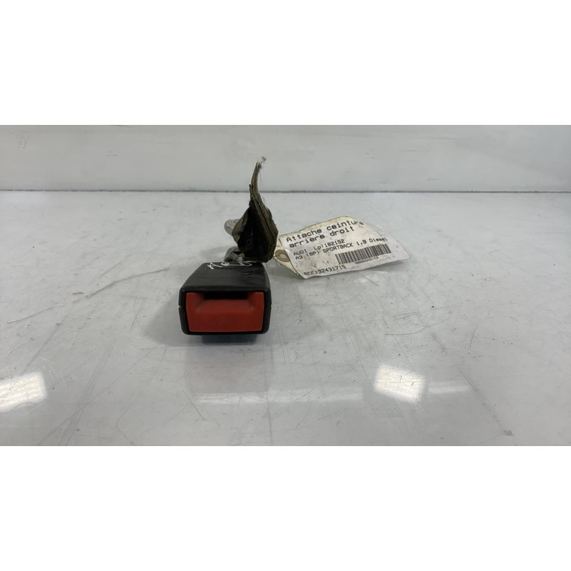 Attache ceinture arriere droit AUDI A3 2 Photo n°1