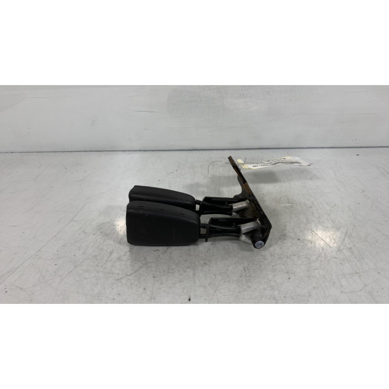 Attache ceinture arriere droit MITSUBISHI CARISMA Photo n°1
