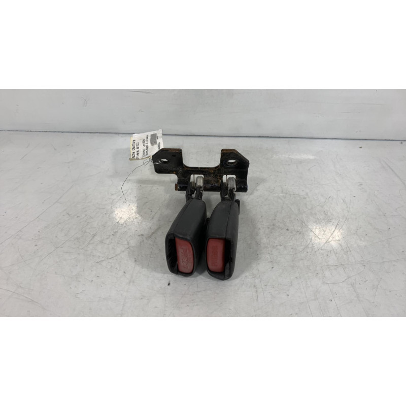 Attache ceinture arriere droit MITSUBISHI CARISMA Photo n°2