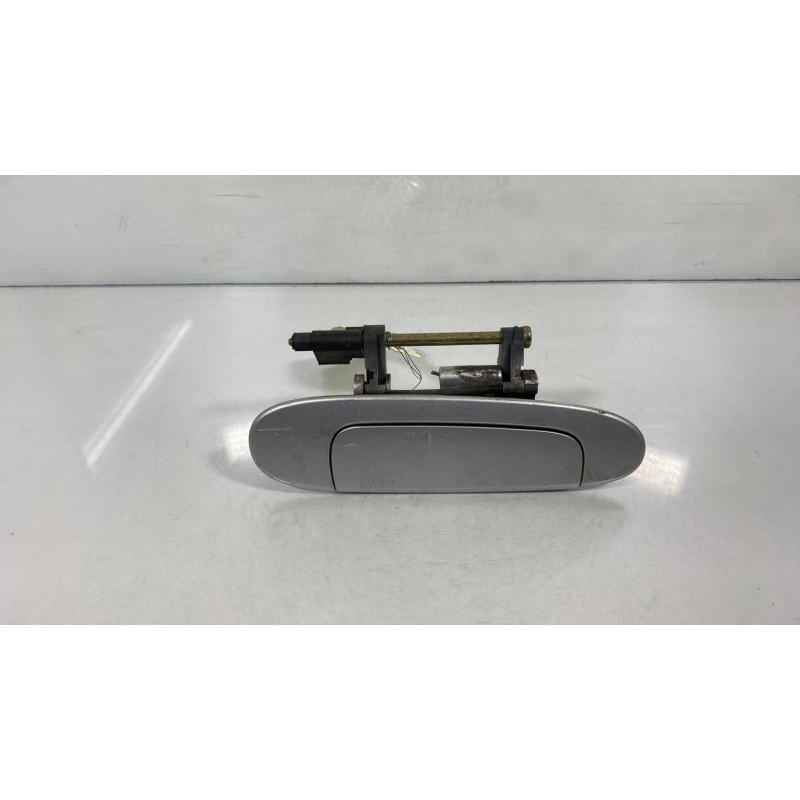 Poignee porte arriere droit TOYOTA YARIS 1 Photo n°1