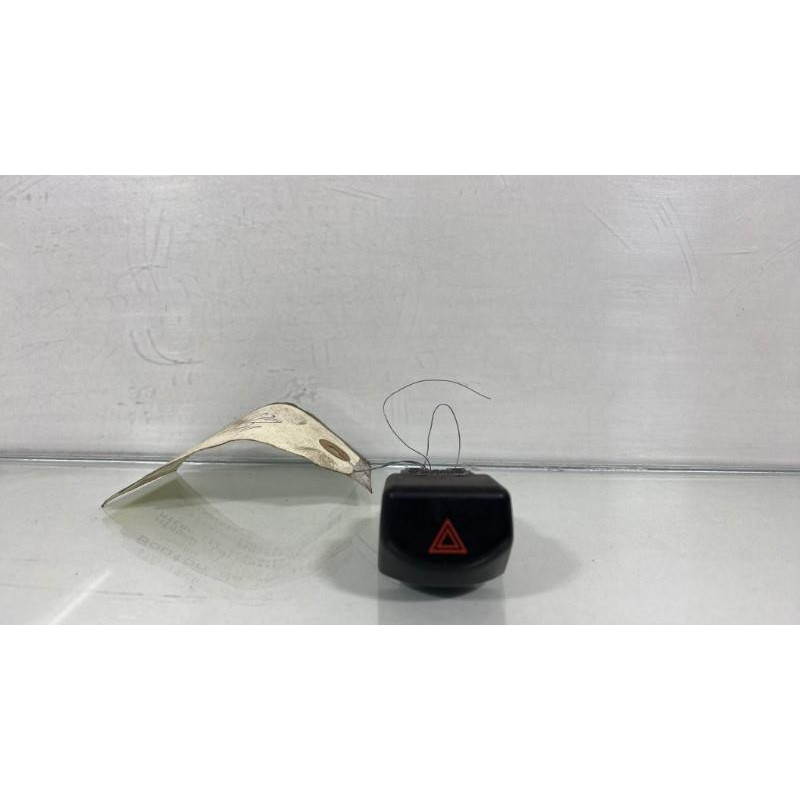 Bouton de warning NISSAN MICRA 3 Photo n°1