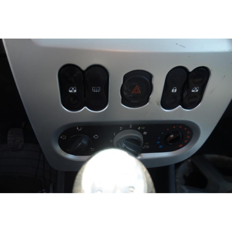 Leve vitre electrique avant gauche DACIA SANDERO 1 Photo n°7