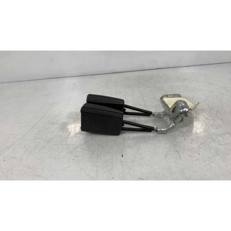 Attache ceinture arriere gauche SEAT IBIZA 4 Photo n°2