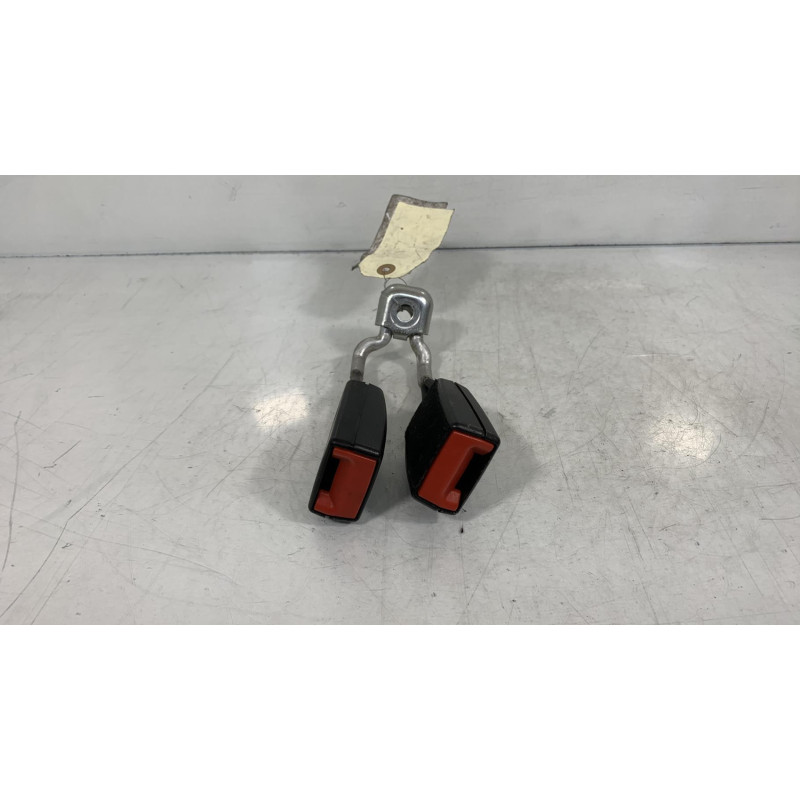 Attache ceinture arriere gauche SEAT IBIZA 4 Photo n°1