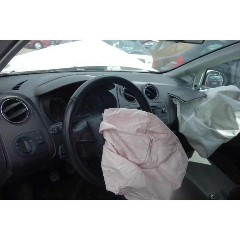 Attache ceinture arriere gauche SEAT IBIZA 4 Photo n°8