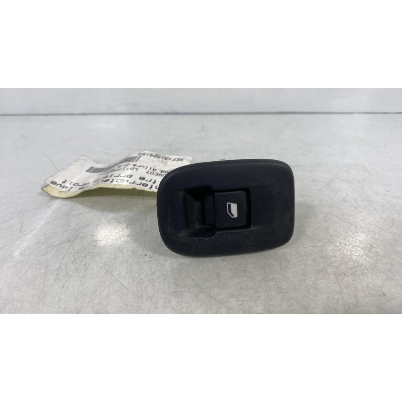 Interrupteur de leve vitre arriere droit PEUGEOT 2008 1 Photo n°1