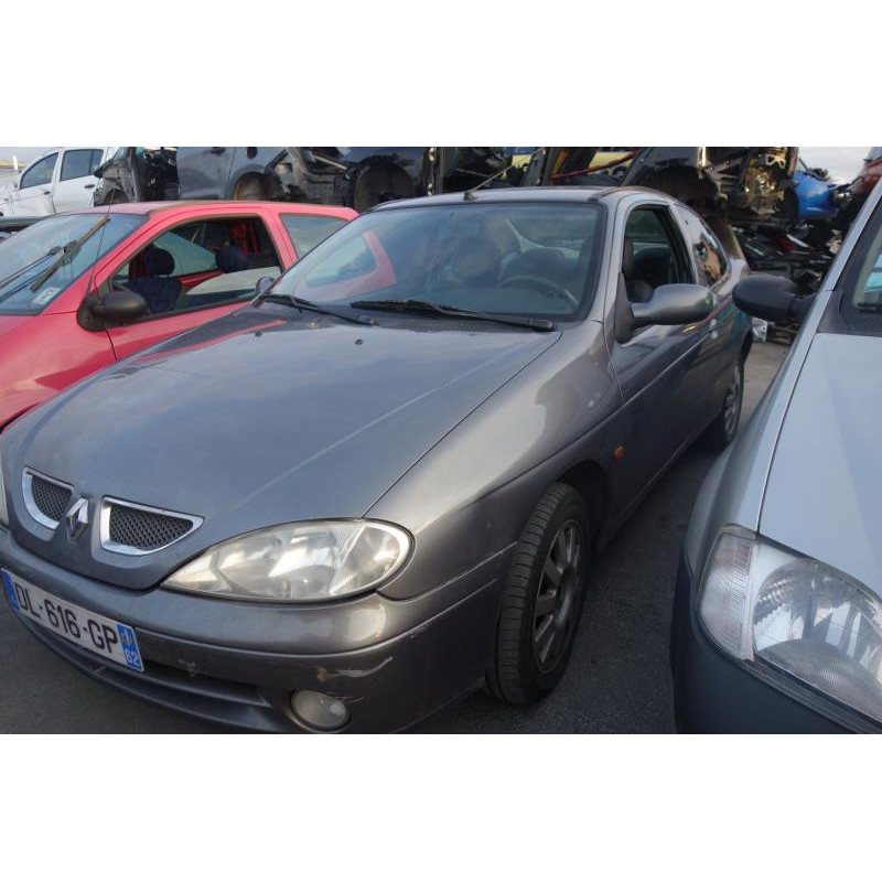 Pompe de direction RENAULT MEGANE 1 Photo n°3