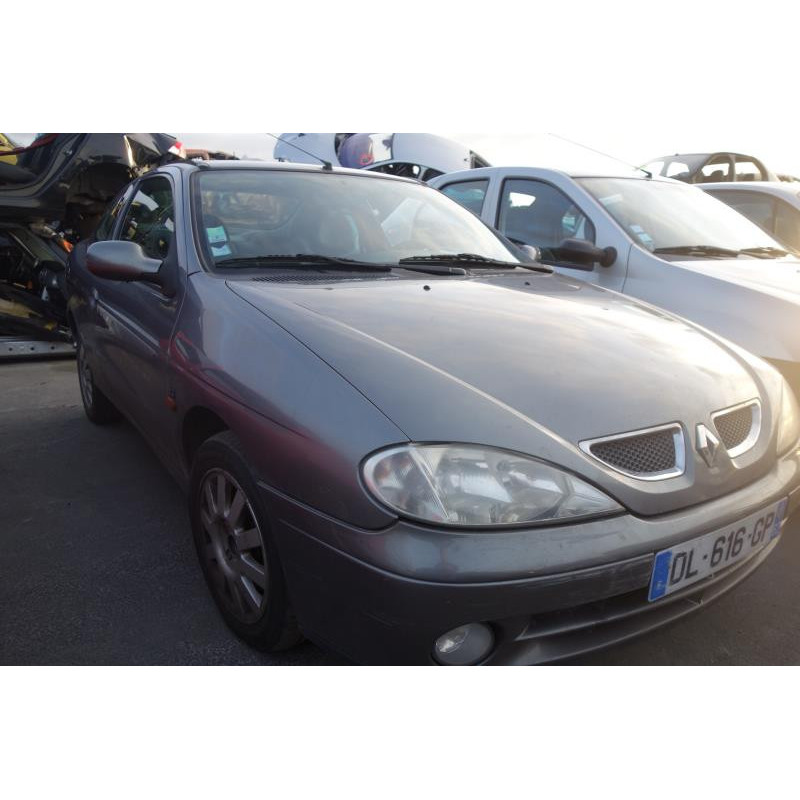 Pompe de direction RENAULT MEGANE 1 Photo n°4