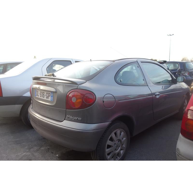 Pompe de direction RENAULT MEGANE 1 Photo n°5