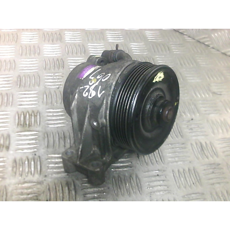 Pompe de direction RENAULT LAGUNA 1 Photo n°1