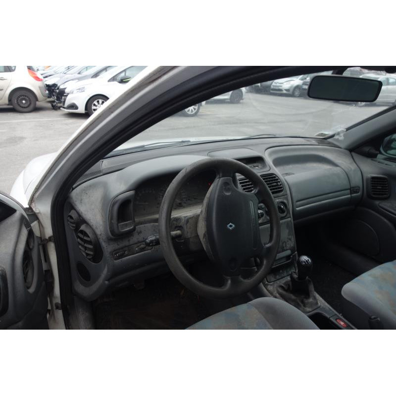 Pompe de direction RENAULT LAGUNA 1 Photo n°8