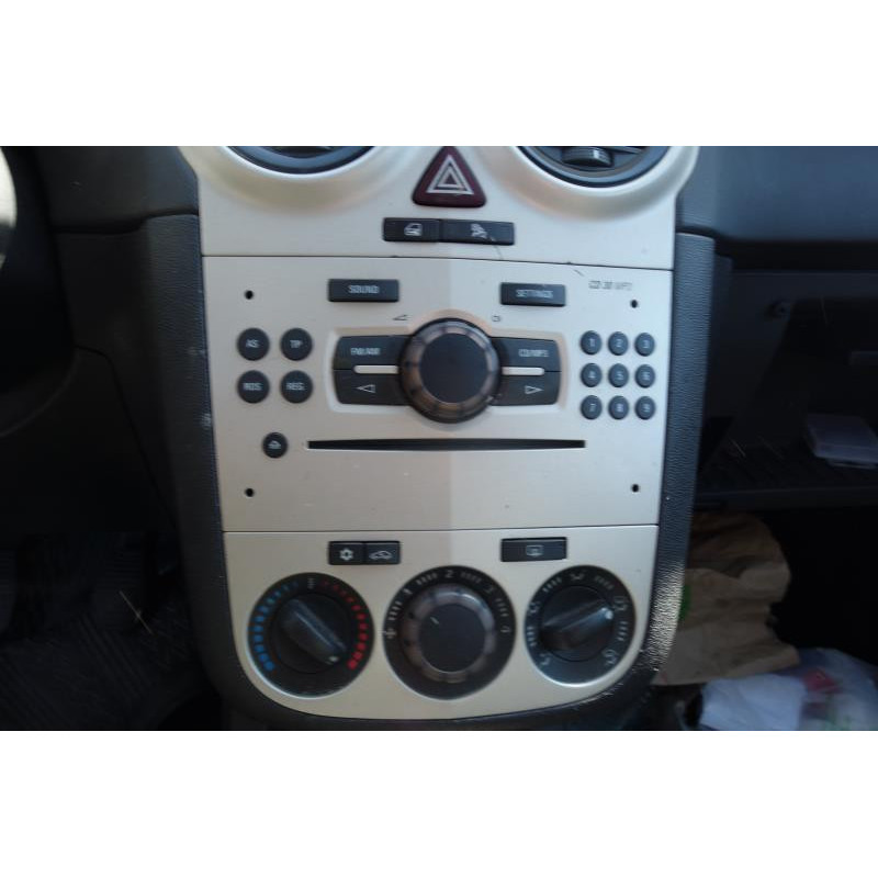 Poignee porte avant droit OPEL CORSA D Photo n°9