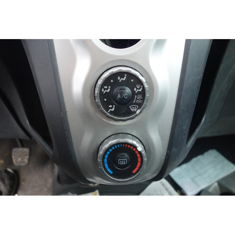 Interrupteur de leve vitre avant droit TOYOTA YARIS 2 Photo n°9