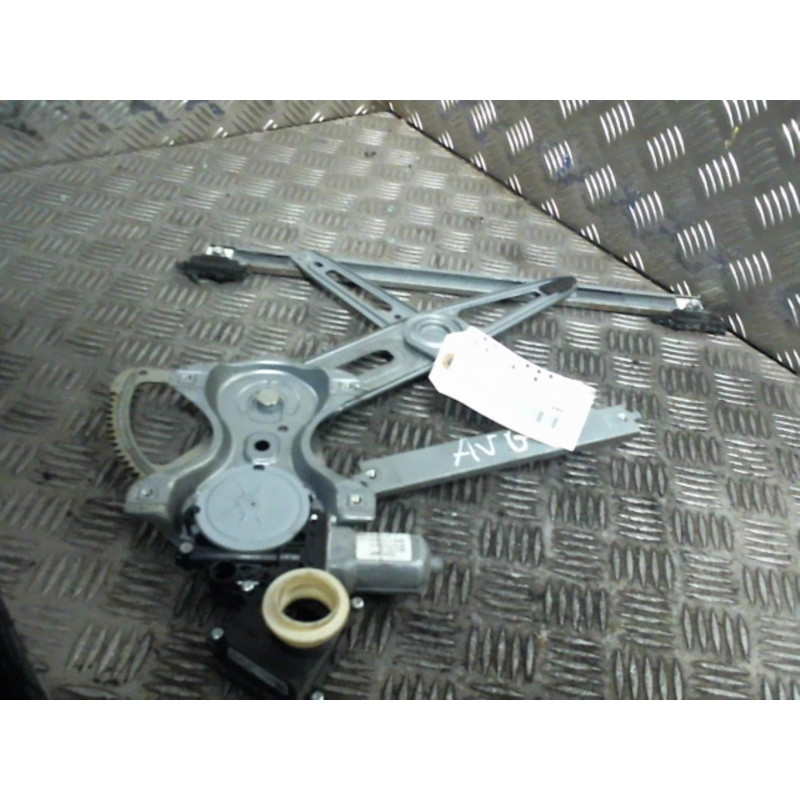 Leve vitre electrique avant gauche TOYOTA YARIS 2 Photo n°1