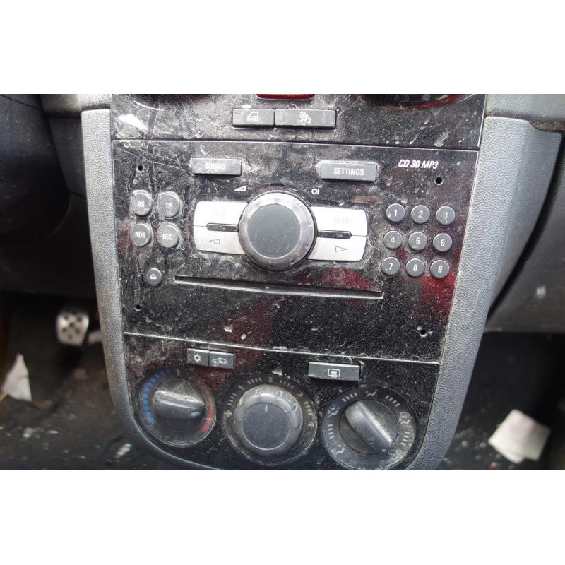 Poignee porte avant gauche OPEL CORSA D Photo n°9