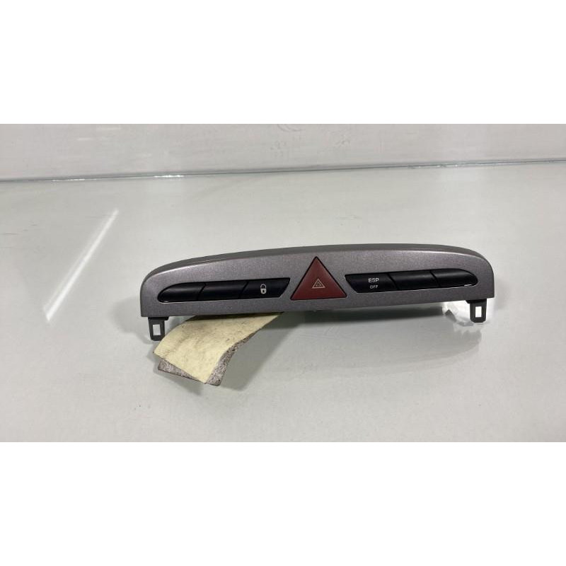 Bouton de warning PEUGEOT 308 1 Photo n°1