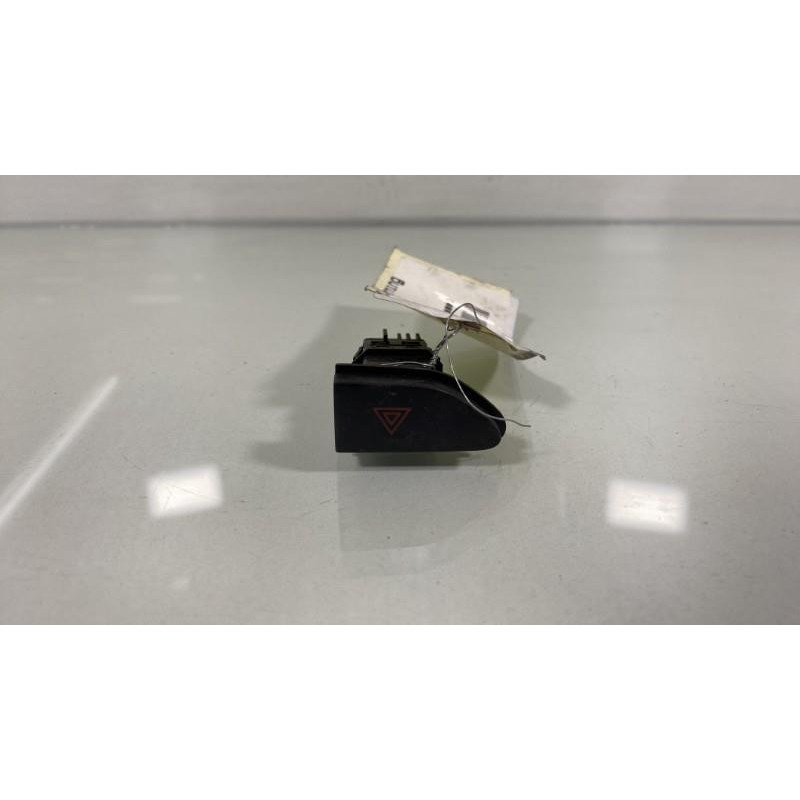 Bouton de warning RENAULT CLIO 4 Photo n°1