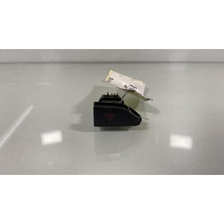 Bouton de warning RENAULT CLIO 4 Photo n°1