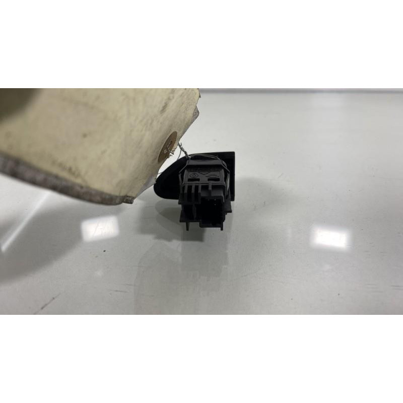 Bouton de warning RENAULT CLIO 4 Photo n°3