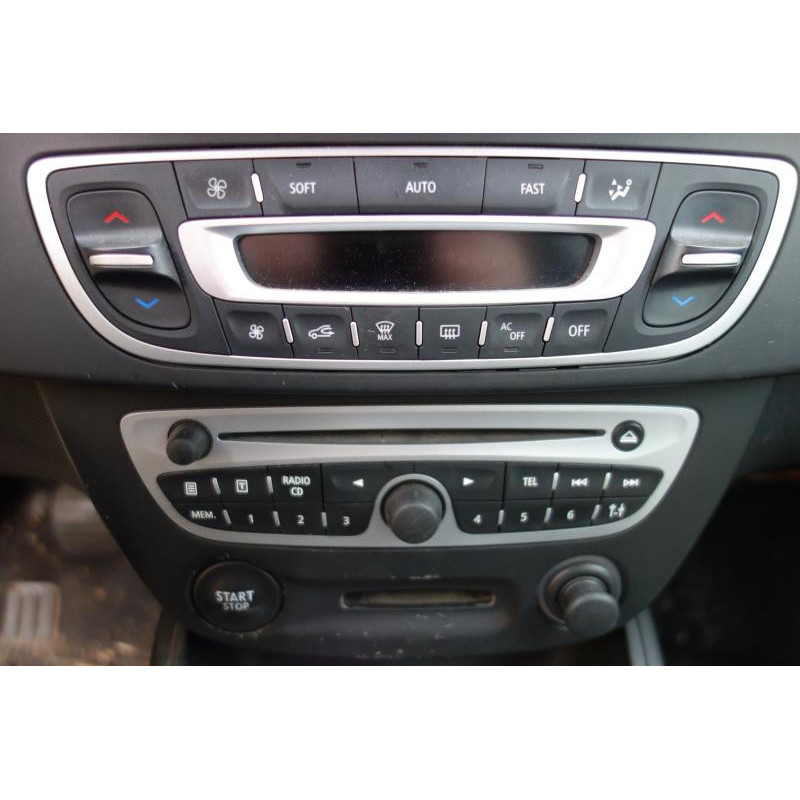 Ecran GPS RENAULT MEGANE 3 Photo n°9
