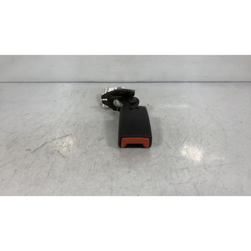 Attache ceinture arriere gauche FORD FIESTA 6 Photo n°2