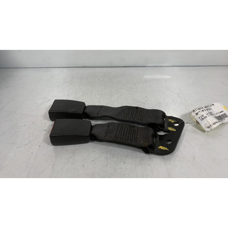 Attache ceinture arriere droit FIAT CROMA 2 Photo n°1