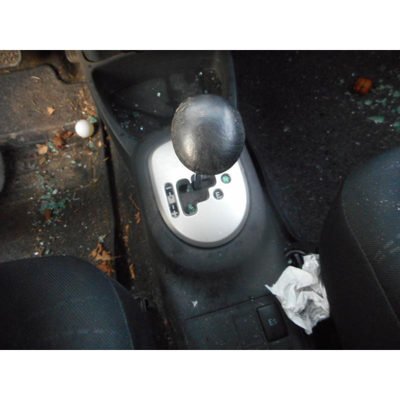 Capot TOYOTA YARIS 2 Photo n°8