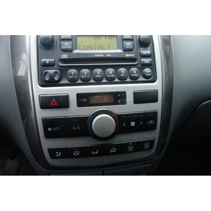 Boite a gants TOYOTA AVENSIS VERSO Photo n°8