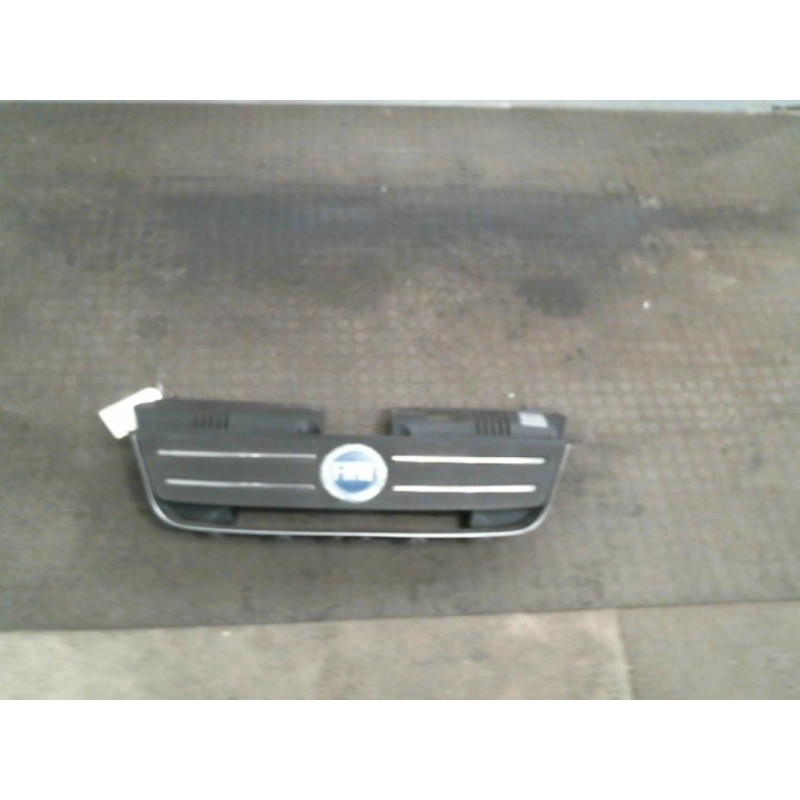 Calandre FIAT IDEA Photo n°1