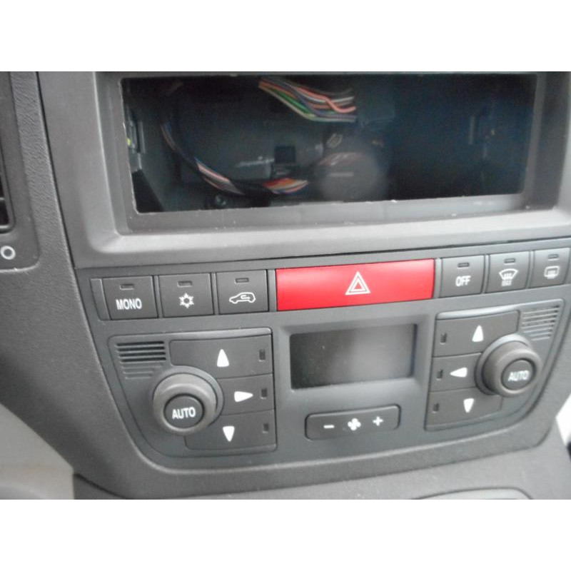 Calandre FIAT IDEA Photo n°8