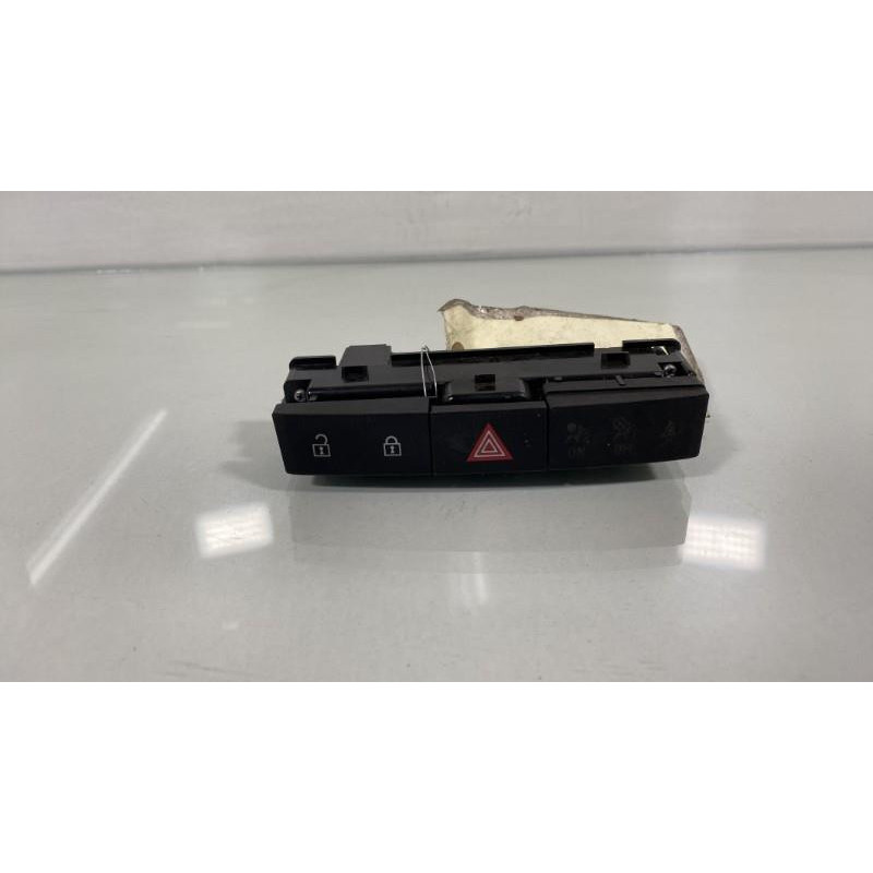 Bouton de warning OPEL ASTRA J Photo n°1