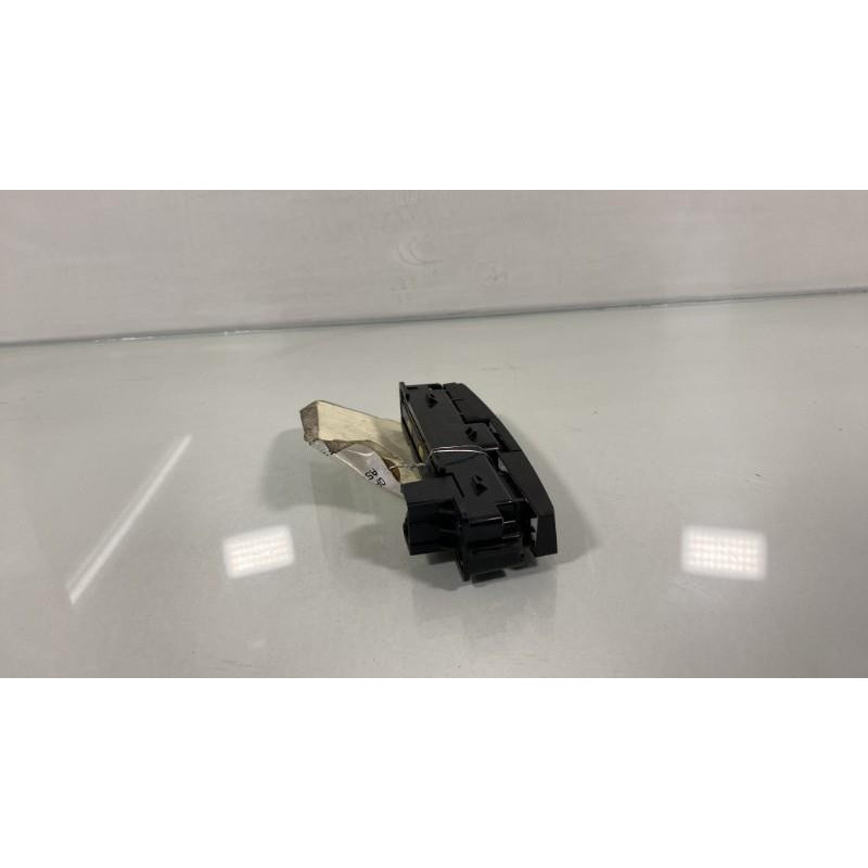 Bouton de warning OPEL ASTRA J Photo n°2