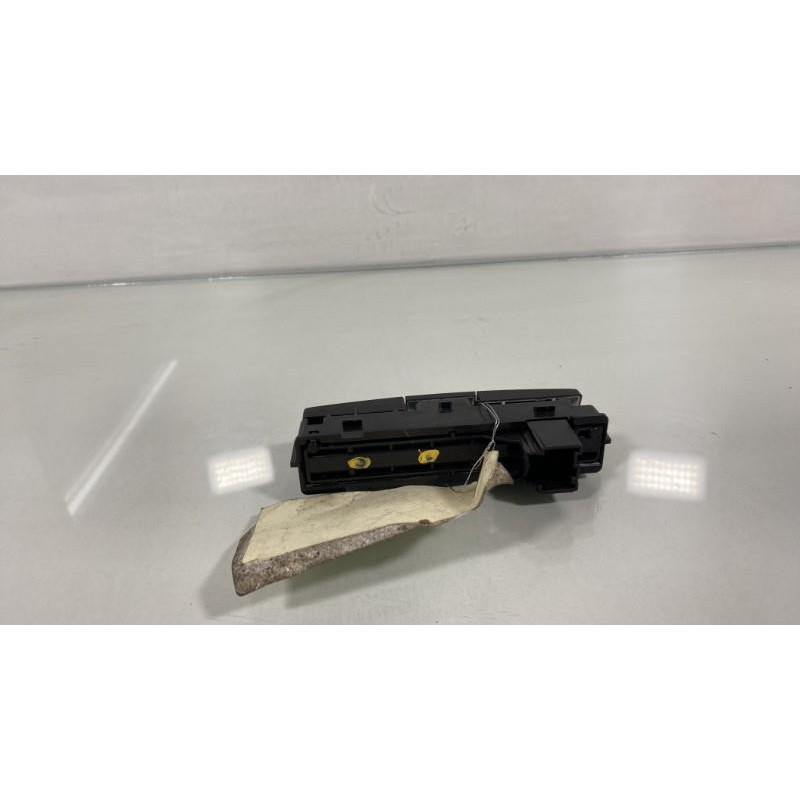Bouton de warning OPEL ASTRA J Photo n°3