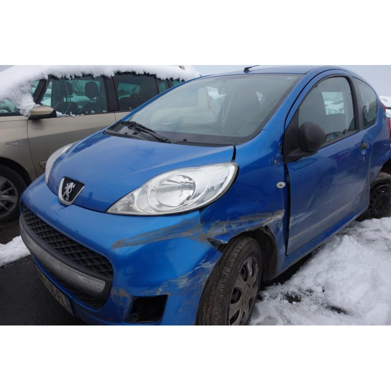 Vitre avant gauche PEUGEOT 107 Photo n°1