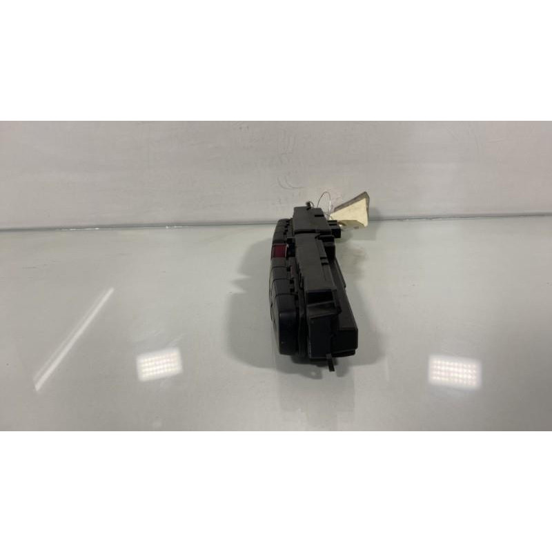 Bouton de warning MERCEDES CLASSE C 203 Photo n°2