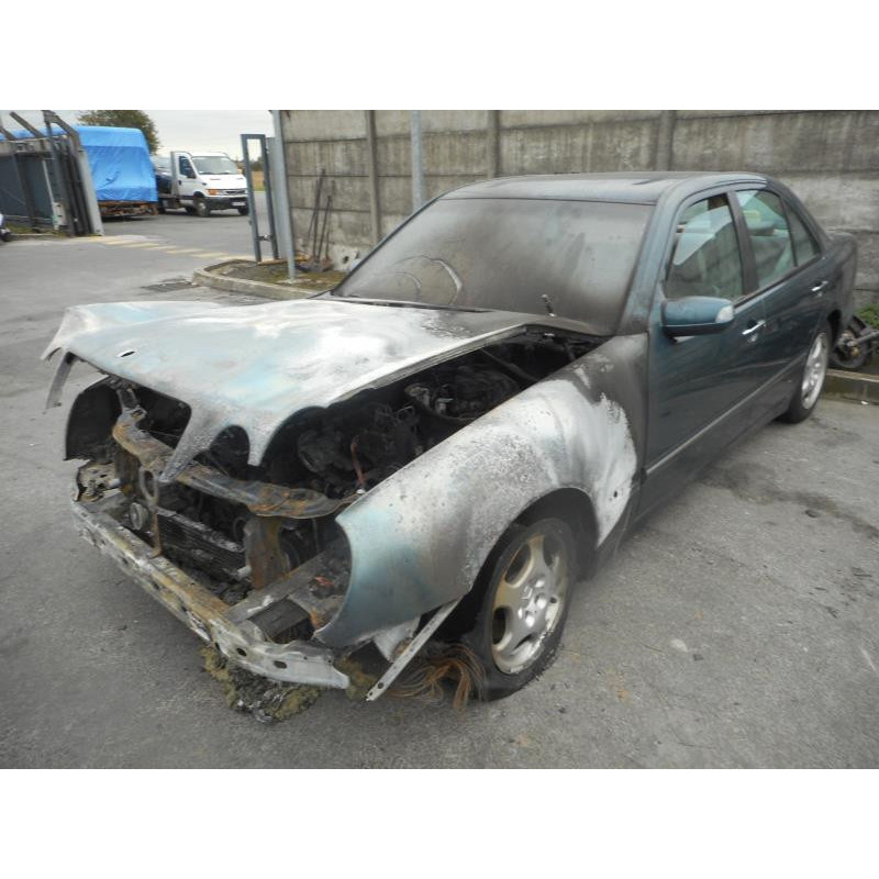 Feu arriere principal droit (feux) MERCEDES CLASSE E 210 Photo n°4