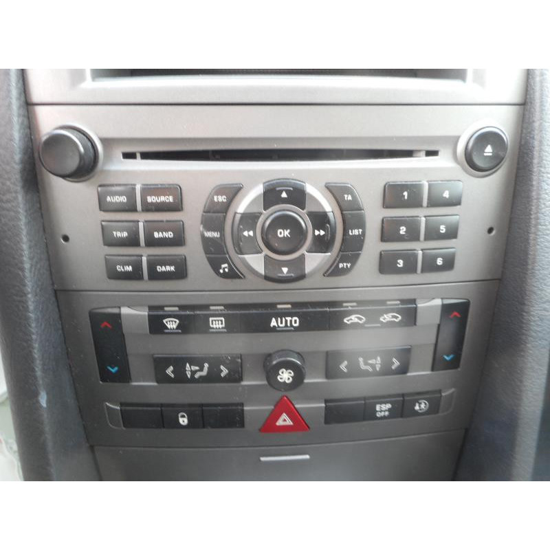 Attache ceinture arriere droit PEUGEOT 407 Photo n°10