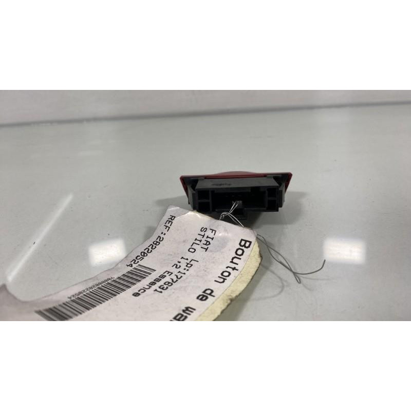Bouton de warning FIAT STILO Photo n°3