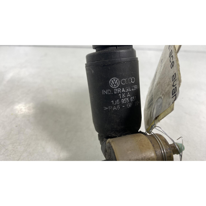 Pompe lave glace avant VOLKSWAGEN FOX Photo n°2