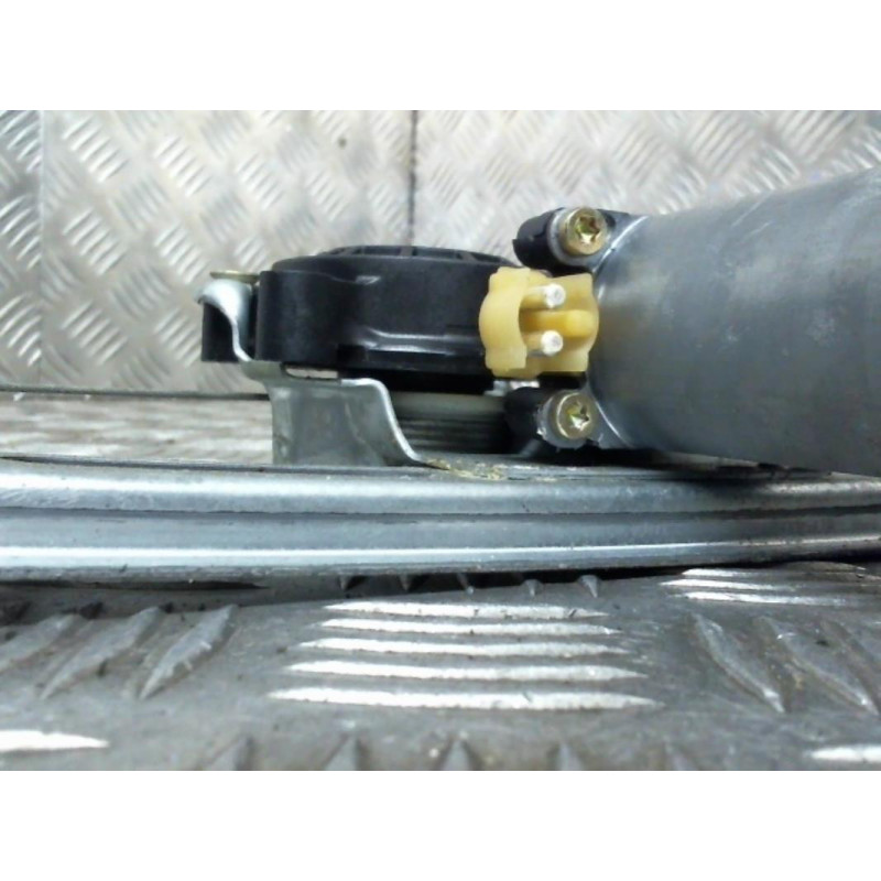 Leve vitre electrique avant droit MERCEDES CLASSE A 168 Photo n°2