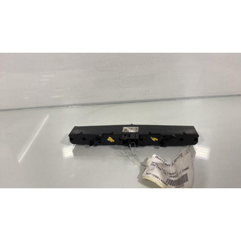 Bouton de warning OPEL ZAFIRA B Photo n°3