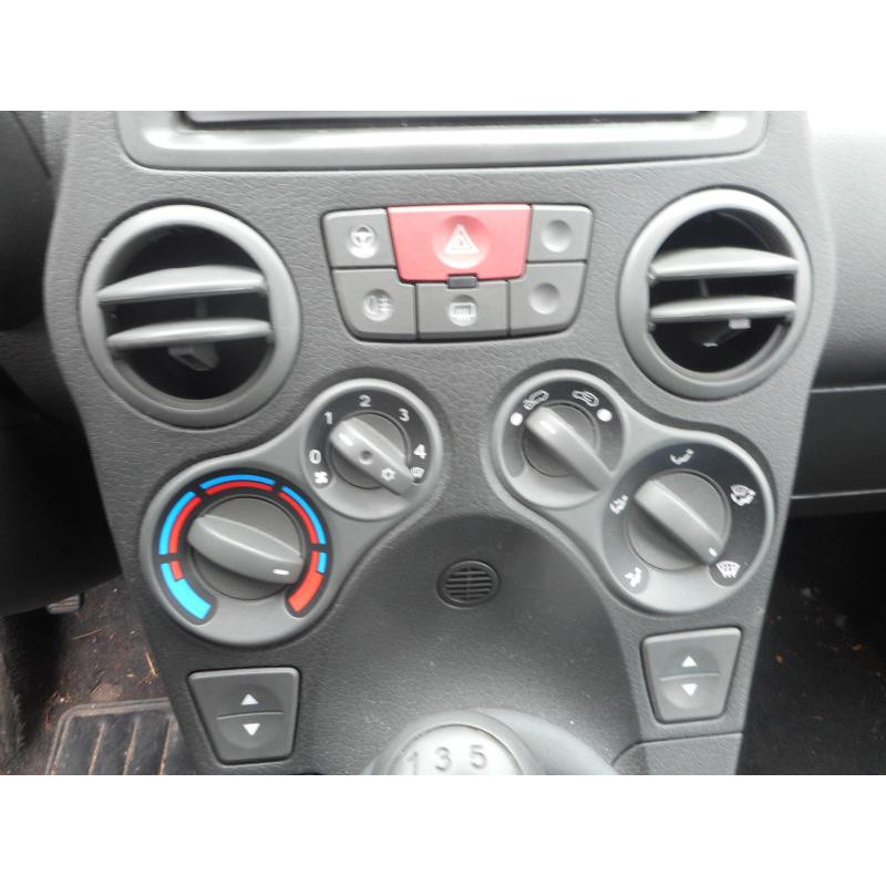 Bouton de warning FIAT PANDA 2 Photo n°10